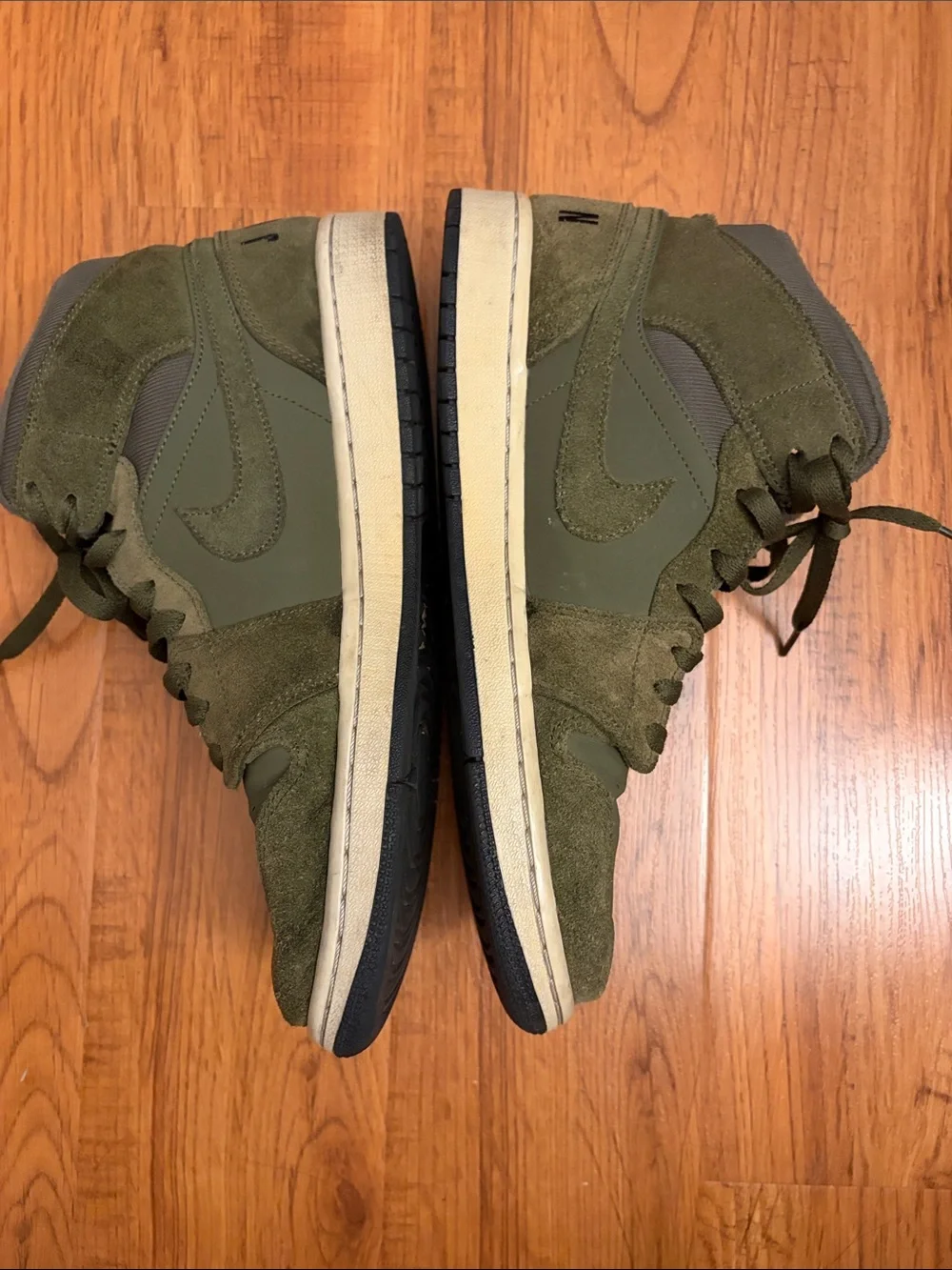 Air Jordan 1 Retro Mid 'Olive Canvas', size 10, with flaws